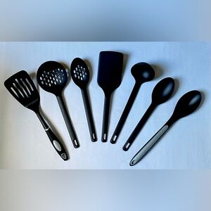 Very lightly used 7pcs Kitchen Utensil Set